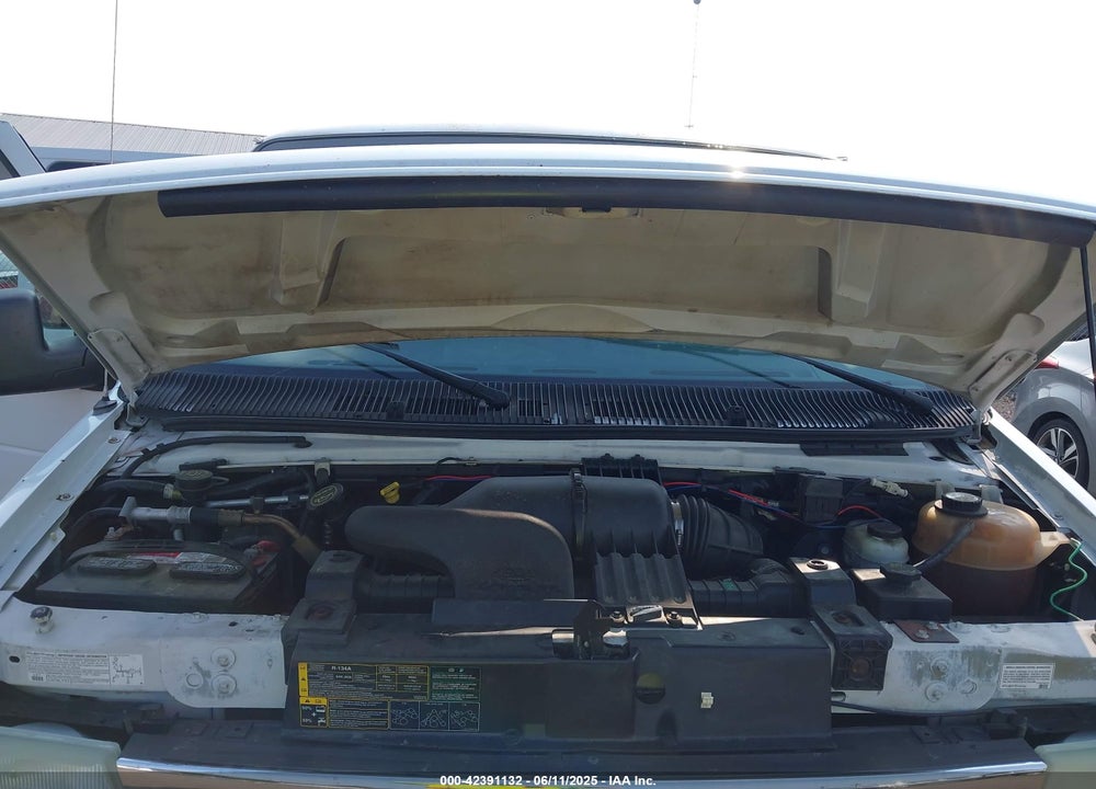 2004 FORD E-350 SUPER DUTY XL/XLT VIN: 1FBSS31L84HA63095