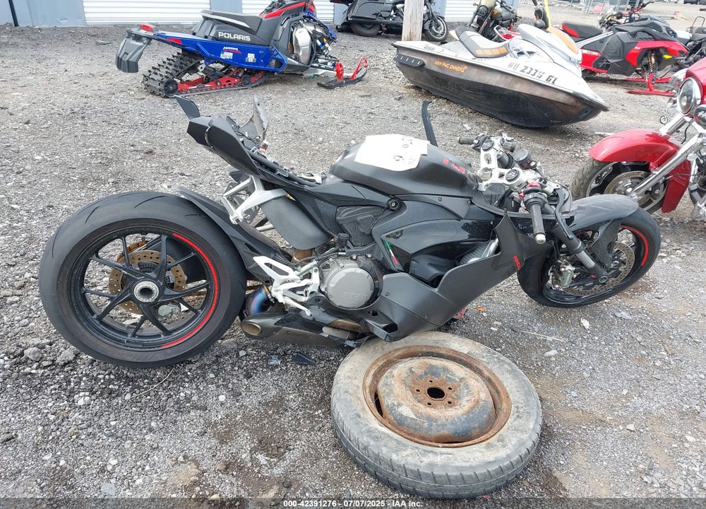 2024 DUCATI PANIGALE V2 VIN: ZDMHAATW6RB014612