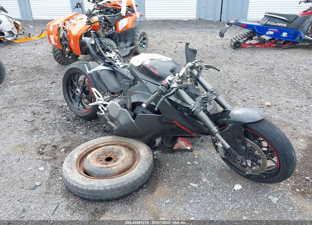 2024 DUCATI PANIGALE V2 VIN: ZDMHAATW6RB014612
