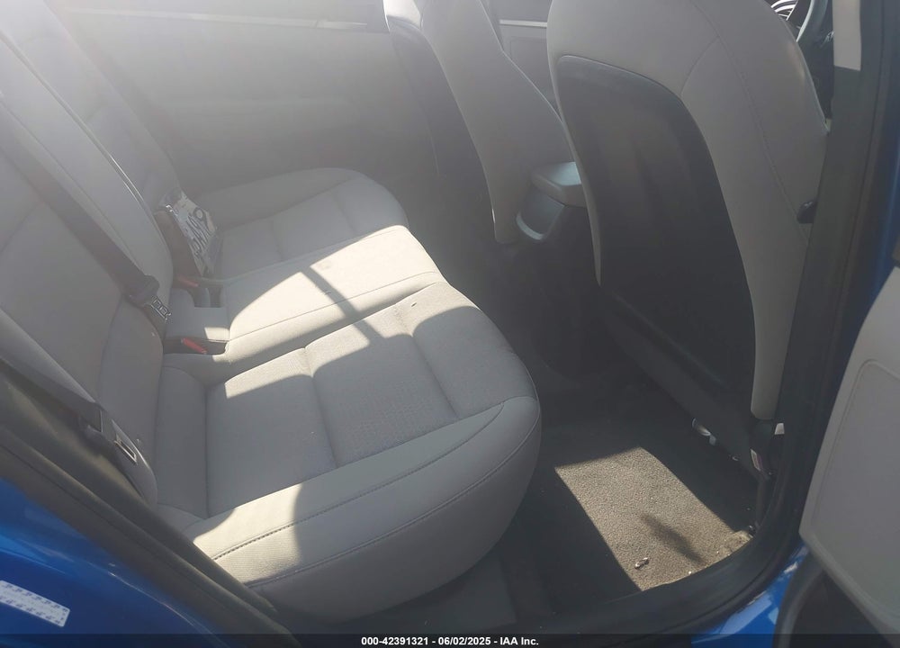 2018 HYUNDAI ELANTRA VIN: KMHD74LF9JU677915