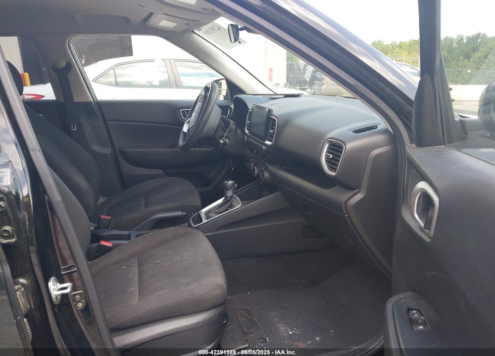 2020 HYUNDAI VENUE SE VIN: KMHRB8A38LU018621