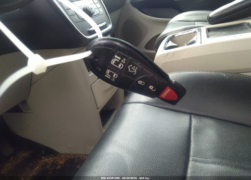 2014 CHRYSLER TOWN & COUNTRY TOURING VIN: 2C4RC1BG0ER195240