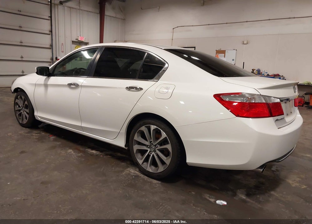 2015 HONDA ACCORD VIN: 1HGCR2F51FA058267