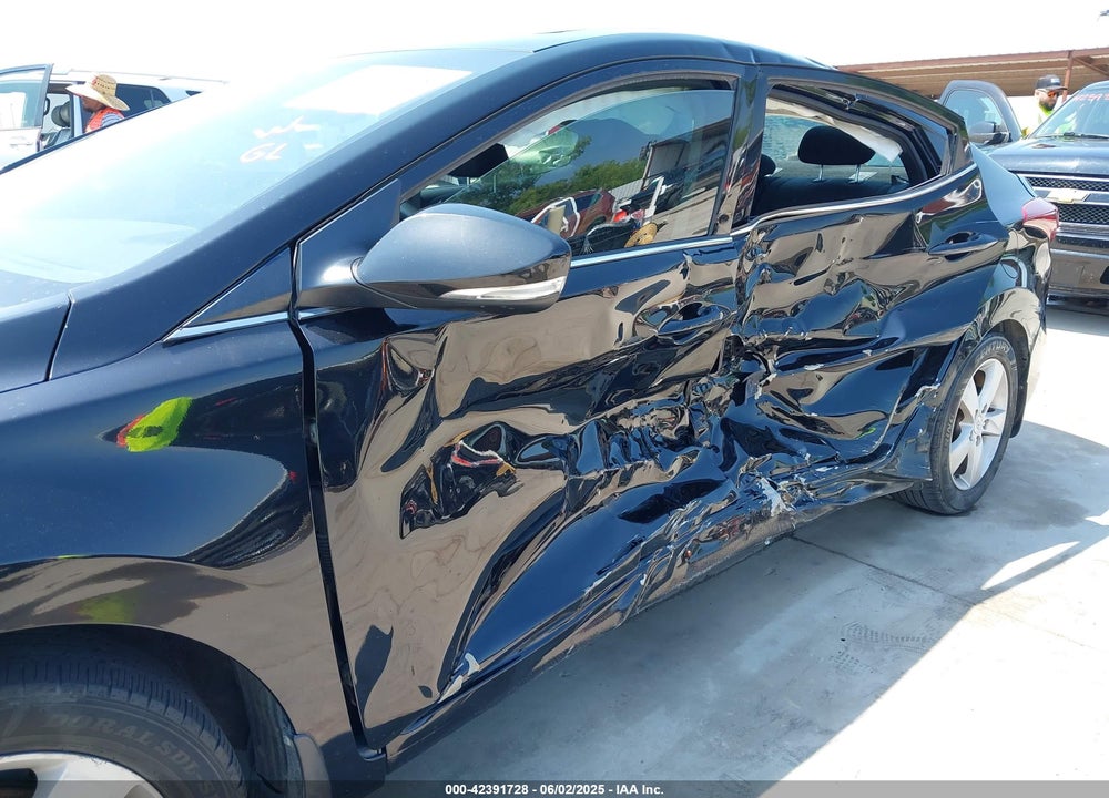 2016 HYUNDAI ELANTRA VIN: KMHDH4AE1GU601976