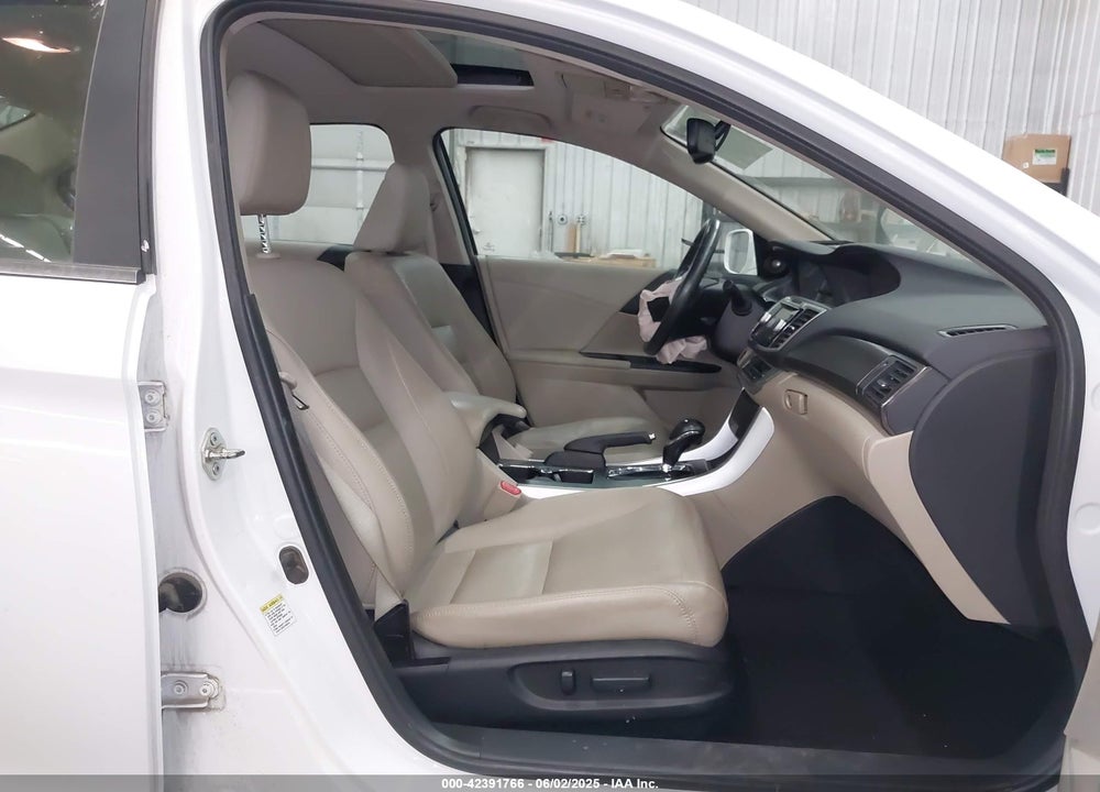 2014 HONDA ACCORD VIN: 1HGCR2F85EA044817