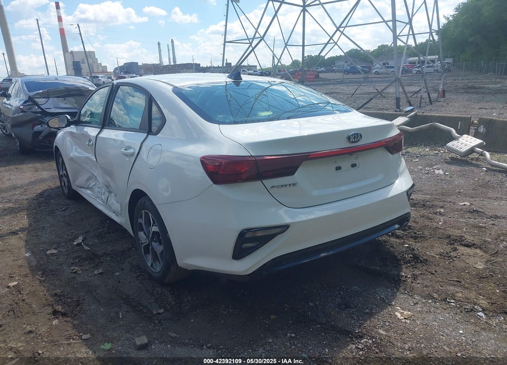 2021 KIA FORTE VIN: 3KPF24ADXME362489
