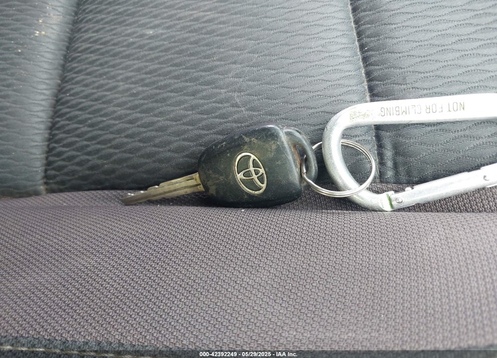 2018 TOYOTA COROLLA LE VIN: 5YFBURHEXJP764494