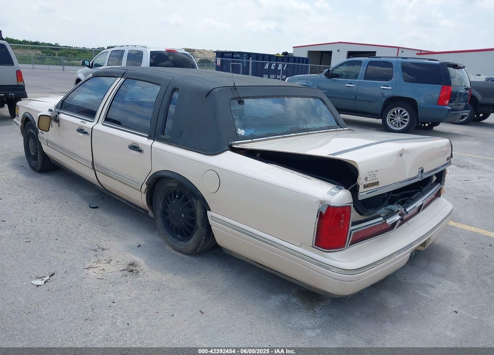 1997 LINCOLN TOWN CAR CARTIER VIN: 1LNLM83W8VY627663