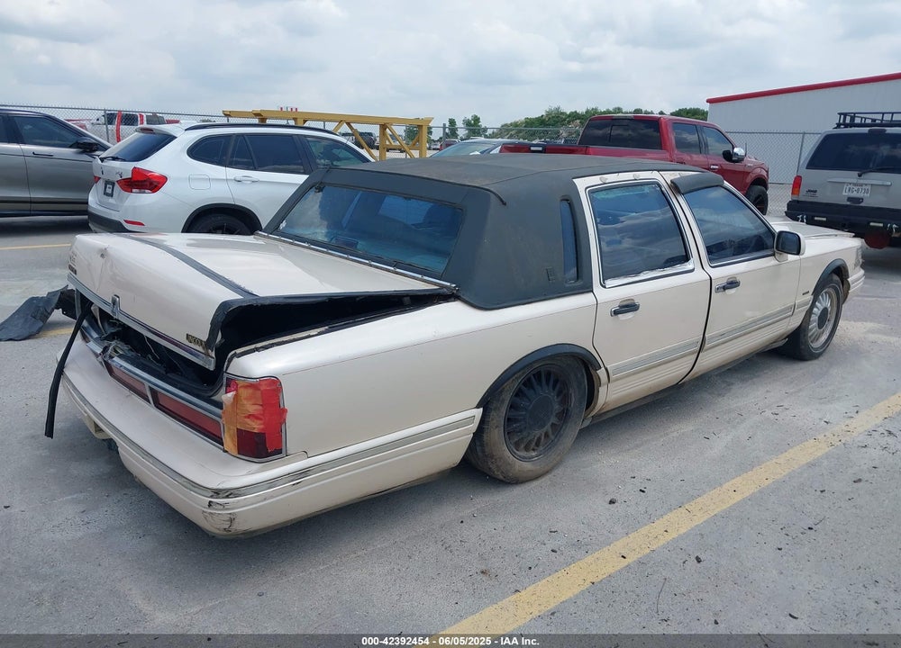 1997 LINCOLN TOWN CAR CARTIER VIN: 1LNLM83W8VY627663