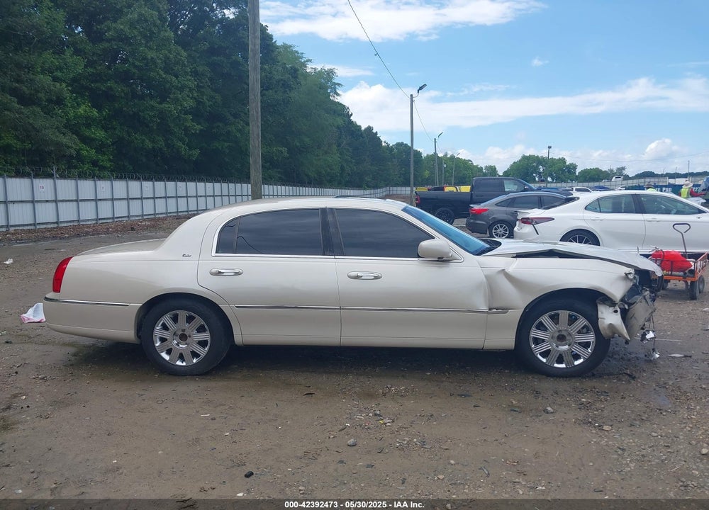 2003 LINCOLN TOWN CAR CARTIER VIN: 1LNHM83W33Y608733