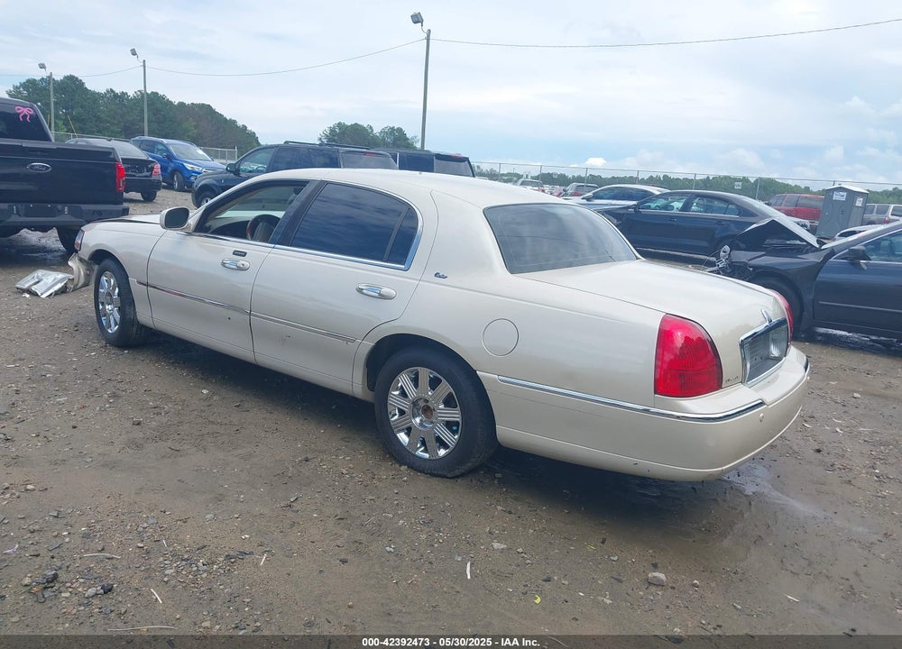 2003 LINCOLN TOWN CAR CARTIER VIN: 1LNHM83W33Y608733