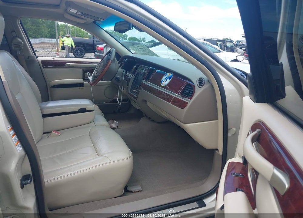 2003 LINCOLN TOWN CAR CARTIER VIN: 1LNHM83W33Y608733