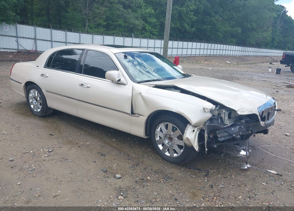 2003 LINCOLN TOWN CAR CARTIER VIN: 1LNHM83W33Y608733