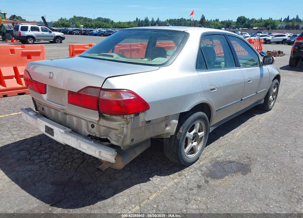 1999 HONDA ACCORD LX VIN: JHMCG5643XC038779