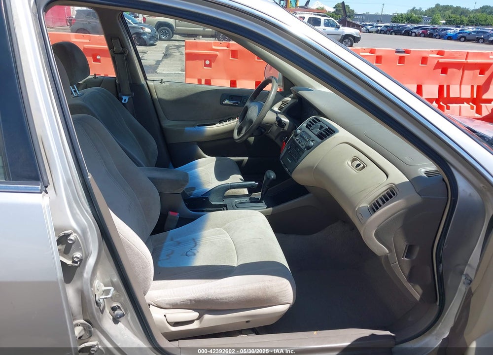 1999 HONDA ACCORD LX VIN: JHMCG5643XC038779