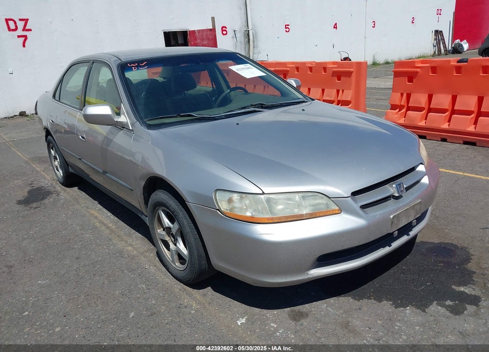 1999 HONDA ACCORD LX VIN: JHMCG5643XC038779