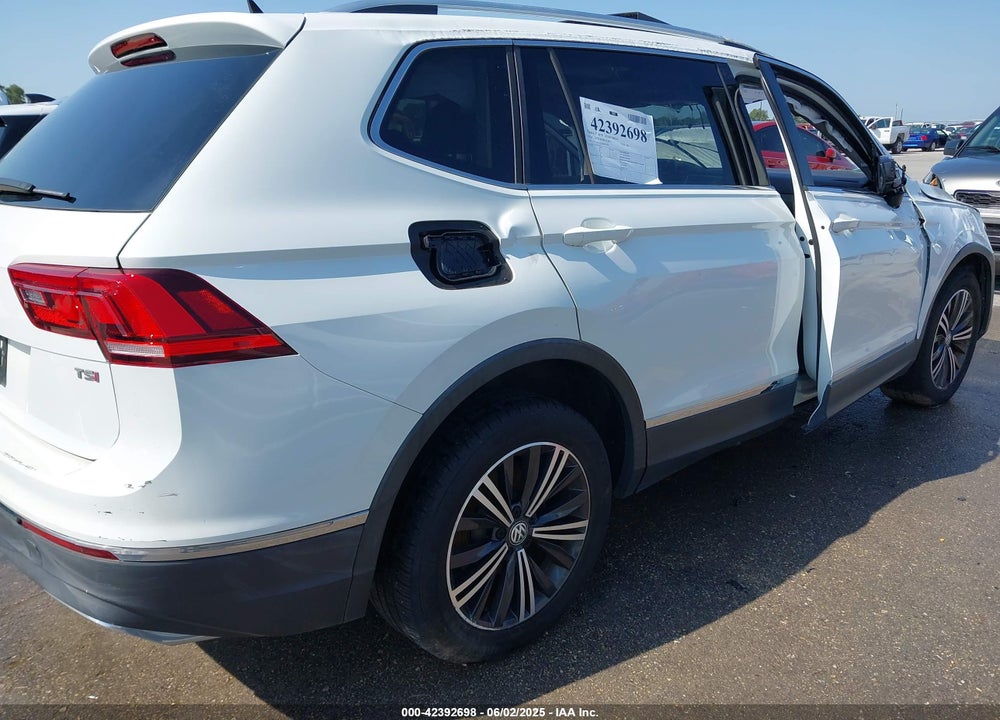 2018 VOLKSWAGEN TIGUAN VIN: 3VV3B7AX5JM091021