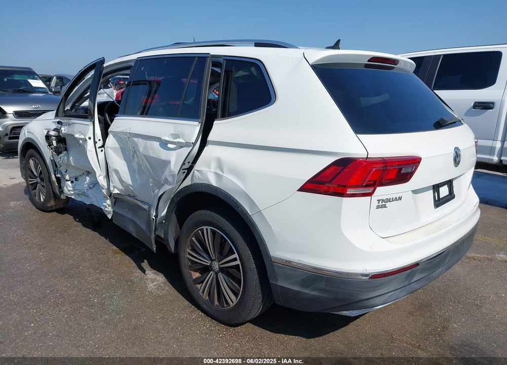 2018 VOLKSWAGEN TIGUAN VIN: 3VV3B7AX5JM091021