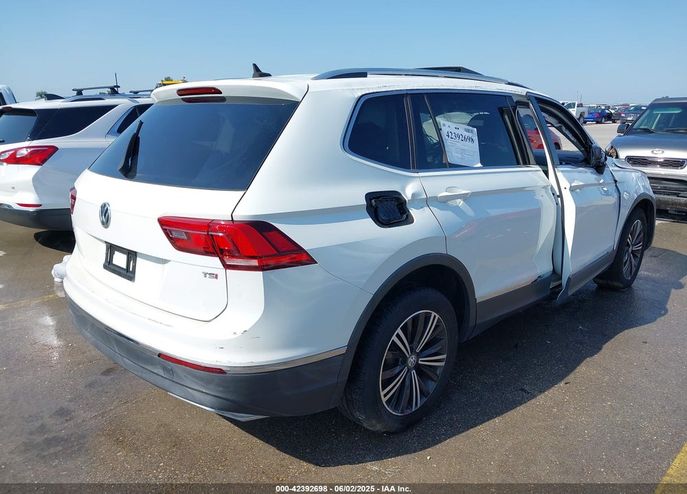 2018 VOLKSWAGEN TIGUAN VIN: 3VV3B7AX5JM091021