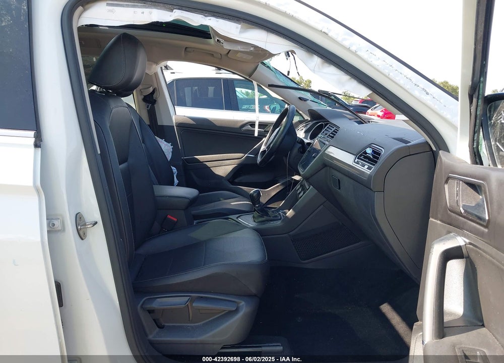 2018 VOLKSWAGEN TIGUAN VIN: 3VV3B7AX5JM091021