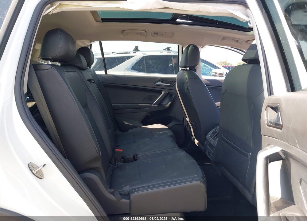 2018 VOLKSWAGEN TIGUAN VIN: 3VV3B7AX5JM091021