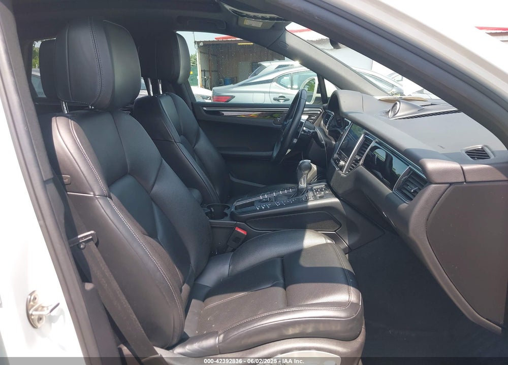 2018 PORSCHE MACAN VIN: WP1AB2A50JLB33909
