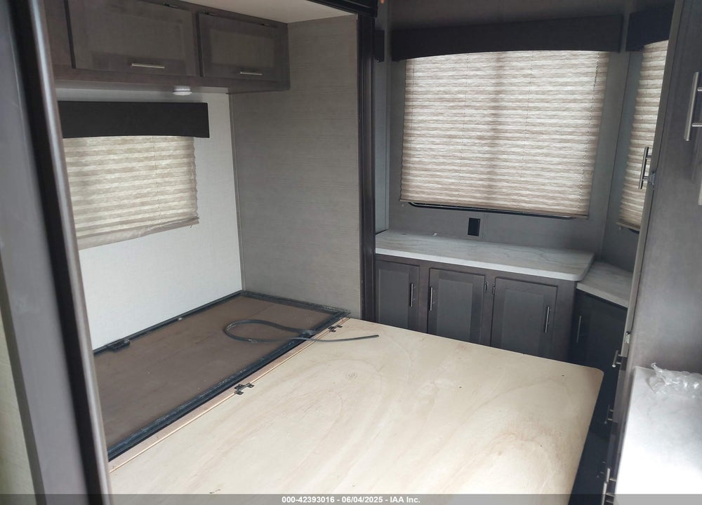 2019 CROSSROADS RV HAMPTON DESTINATION VIN: 4YDT37326K5330111
