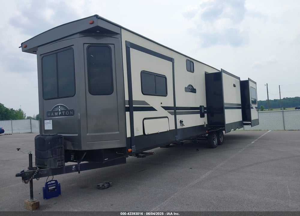 2019 CROSSROADS RV HAMPTON DESTINATION VIN: 4YDT37326K5330111