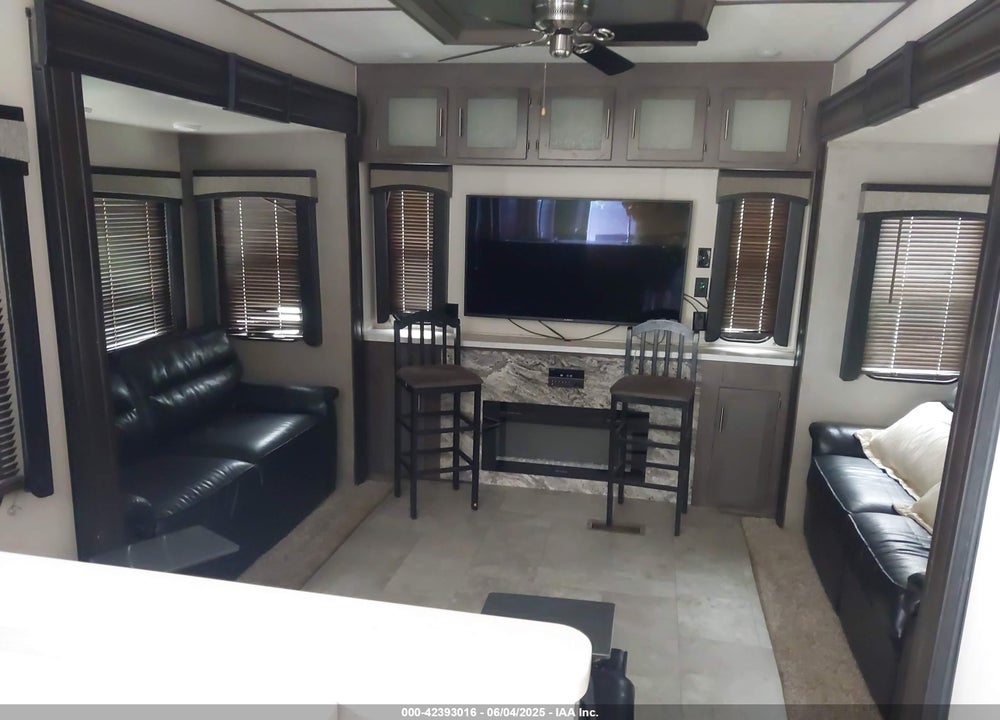 2019 CROSSROADS RV HAMPTON DESTINATION VIN: 4YDT37326K5330111