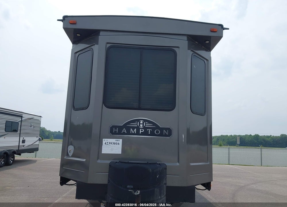 2019 CROSSROADS RV HAMPTON DESTINATION VIN: 4YDT37326K5330111