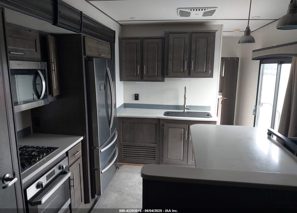 2019 CROSSROADS RV HAMPTON DESTINATION VIN: 4YDT37326K5330111