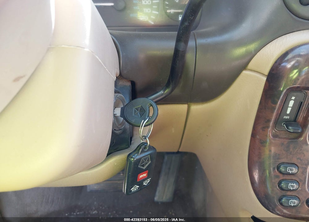 1998 CHRYSLER TOWN & COUNTRY LXI VIN: 1C4GT64L8WB562562