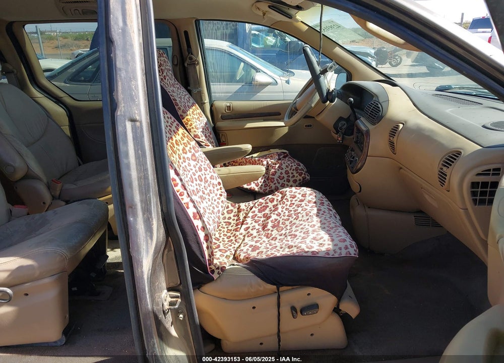 1998 CHRYSLER TOWN & COUNTRY LXI VIN: 1C4GT64L8WB562562
