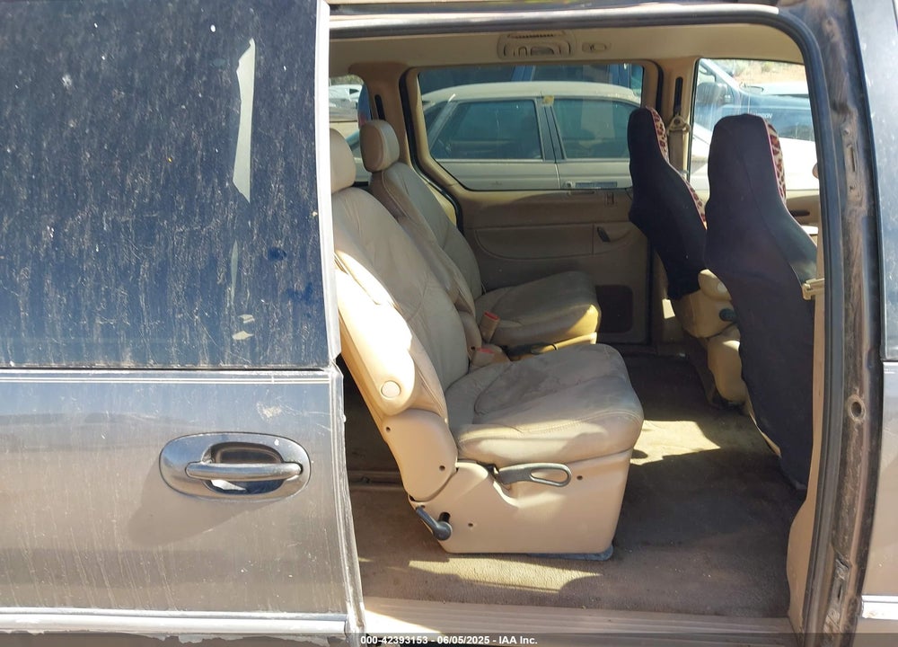 1998 CHRYSLER TOWN & COUNTRY LXI VIN: 1C4GT64L8WB562562