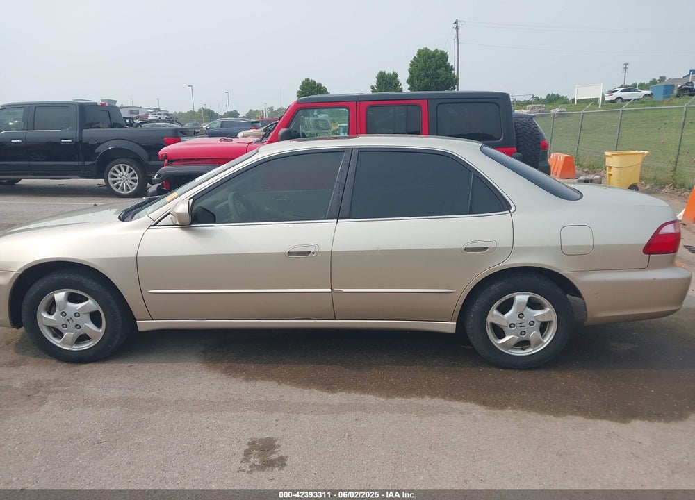 2000 HONDA ACCORD 2.3 EX VIN: JHMCG5657YC031876