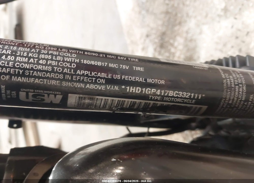 2011 HARLEY-DAVIDSON FXDWG VIN: 1HD1GP417BC332111