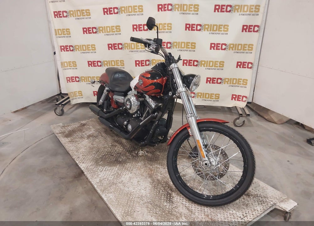 2011 HARLEY-DAVIDSON FXDWG VIN: 1HD1GP417BC332111