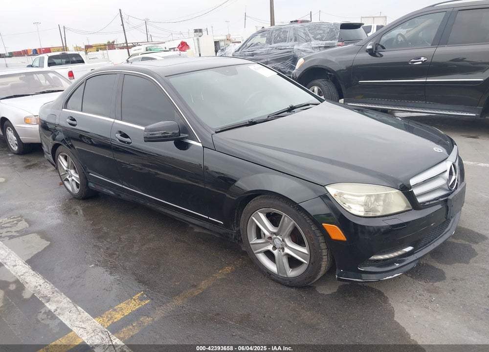 2011 MERCEDES-BENZ C 300 LUXURY/SPORT VIN: WDDGF5EB1BA472313