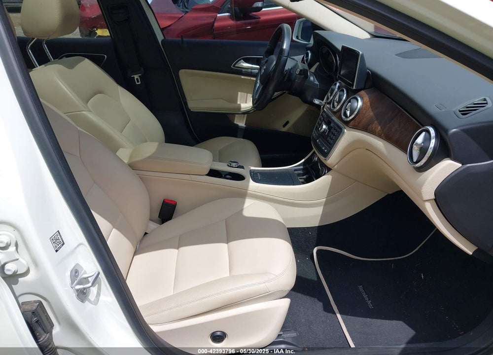 2015 MERCEDES-BENZ GLA 250 VIN: WDCTG4GB5FJ073496