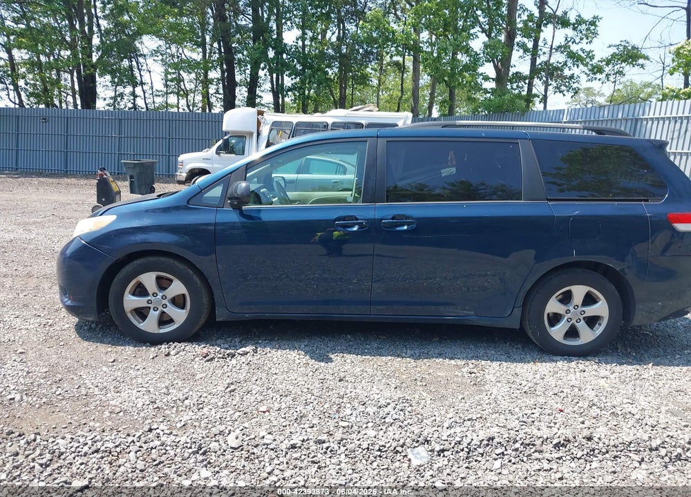 2011 TOYOTA SIENNA LE V6 VIN: 5TDKK3DC2BS024566
