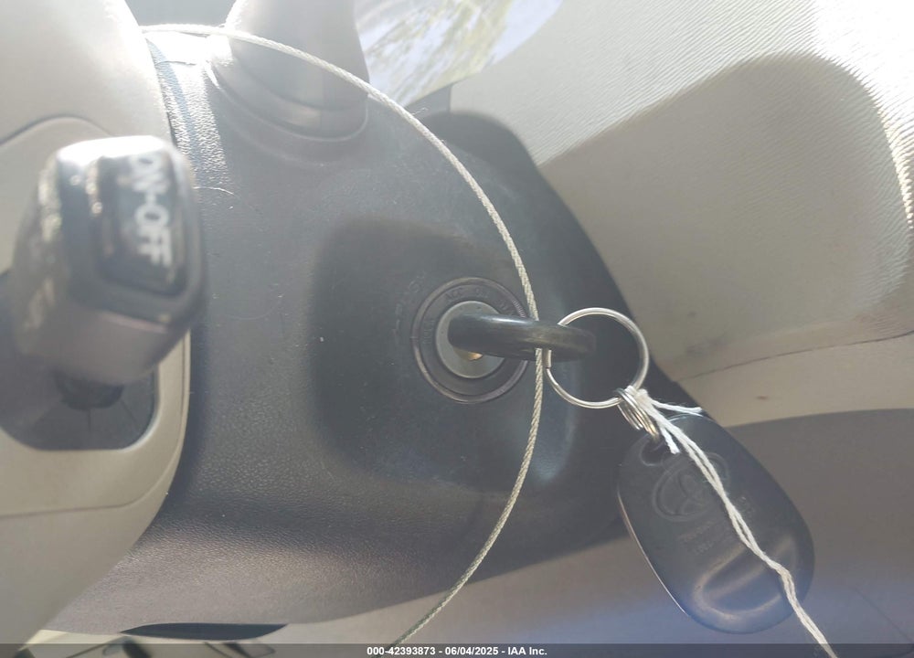 2011 TOYOTA SIENNA LE V6 VIN: 5TDKK3DC2BS024566