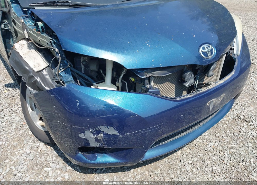 2011 TOYOTA SIENNA LE V6 VIN: 5TDKK3DC2BS024566