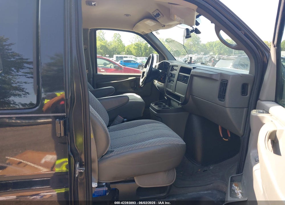 2005 CHEVROLET EXPRESS VIN: 1GNFG15T751169844
