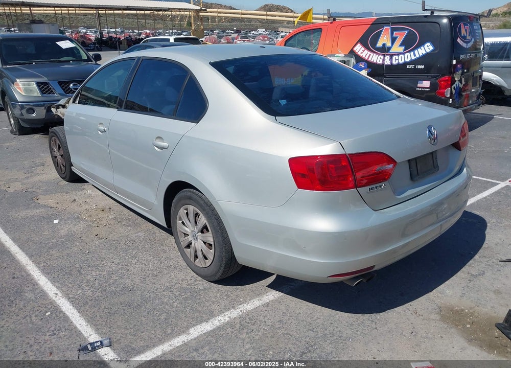 2011 VOLKSWAGEN JETTA 2.0L S VIN: 3VW2K7AJ1BM040541