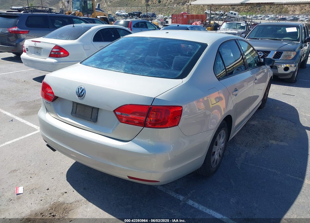 2011 VOLKSWAGEN JETTA 2.0L S VIN: 3VW2K7AJ1BM040541