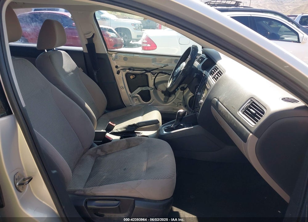 2011 VOLKSWAGEN JETTA 2.0L S VIN: 3VW2K7AJ1BM040541