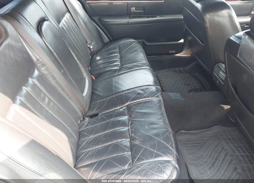 2010 LINCOLN TOWN CAR VIN: 2LNBL8EVXAX627855