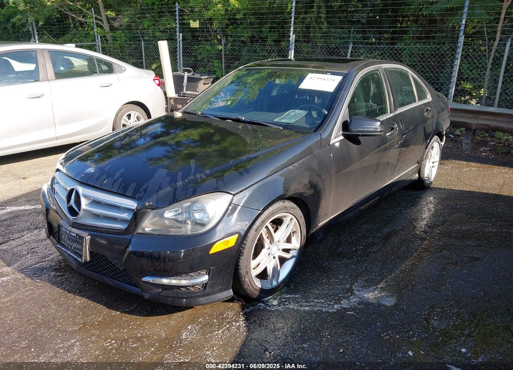 2013 MERCEDES-BENZ C 250 LUXURY/SPORT VIN: WDDGF4HB3DA810612