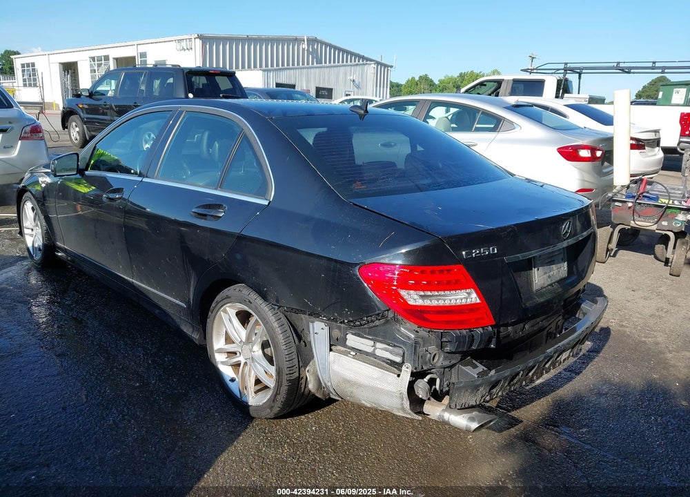 2013 MERCEDES-BENZ C 250 LUXURY/SPORT VIN: WDDGF4HB3DA810612