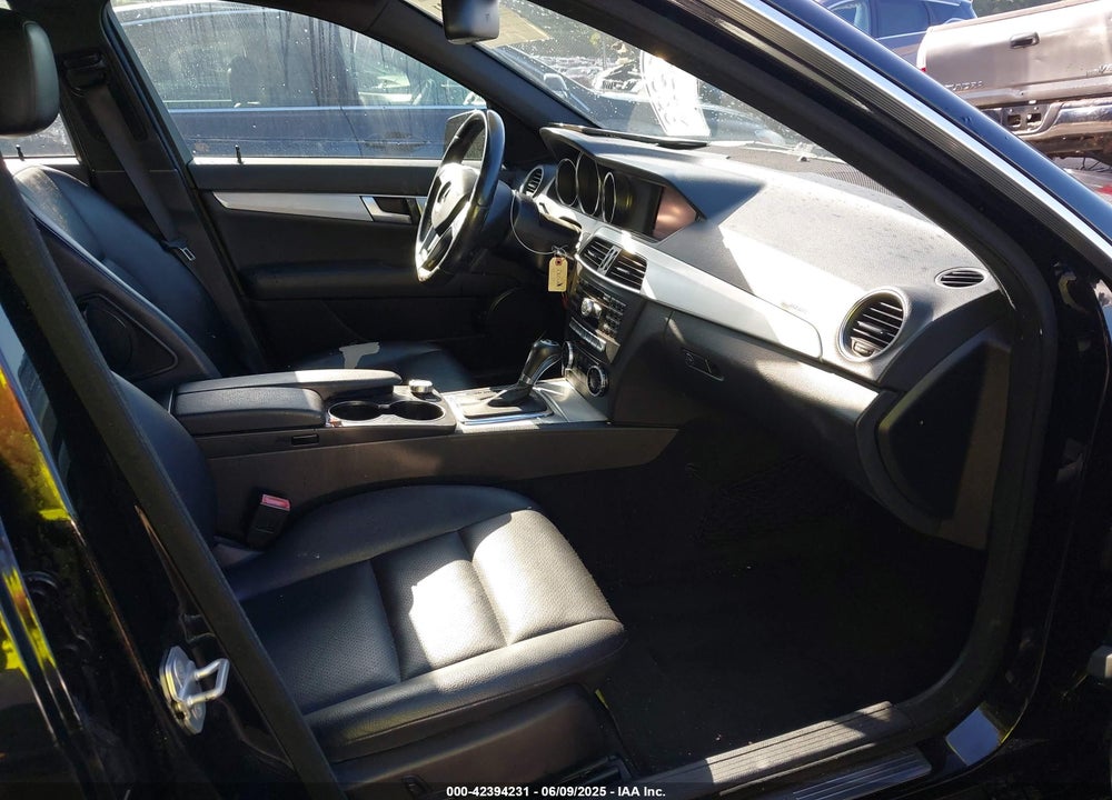 2013 MERCEDES-BENZ C 250 LUXURY/SPORT VIN: WDDGF4HB3DA810612